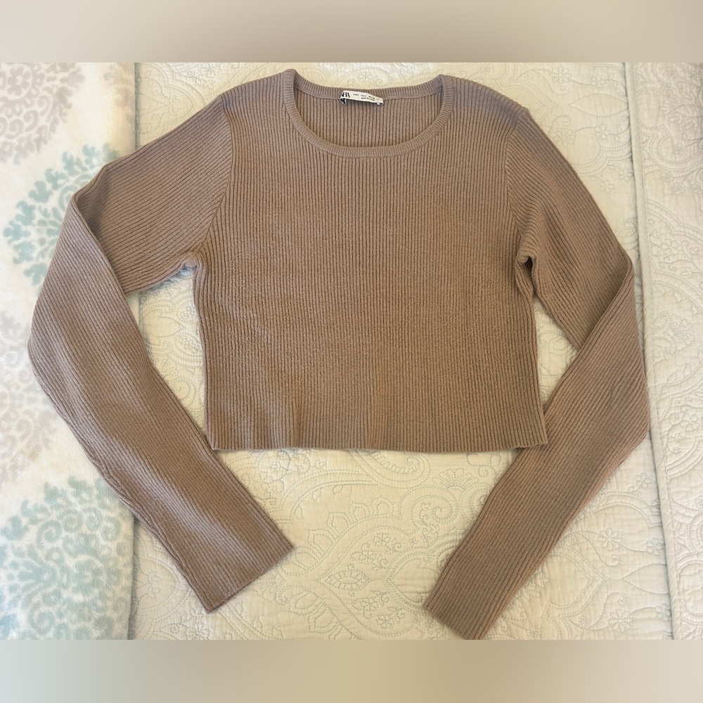 ZARA Ribbed Long Sleeve Crop ribbed sweater top.  LRG Pre❤️